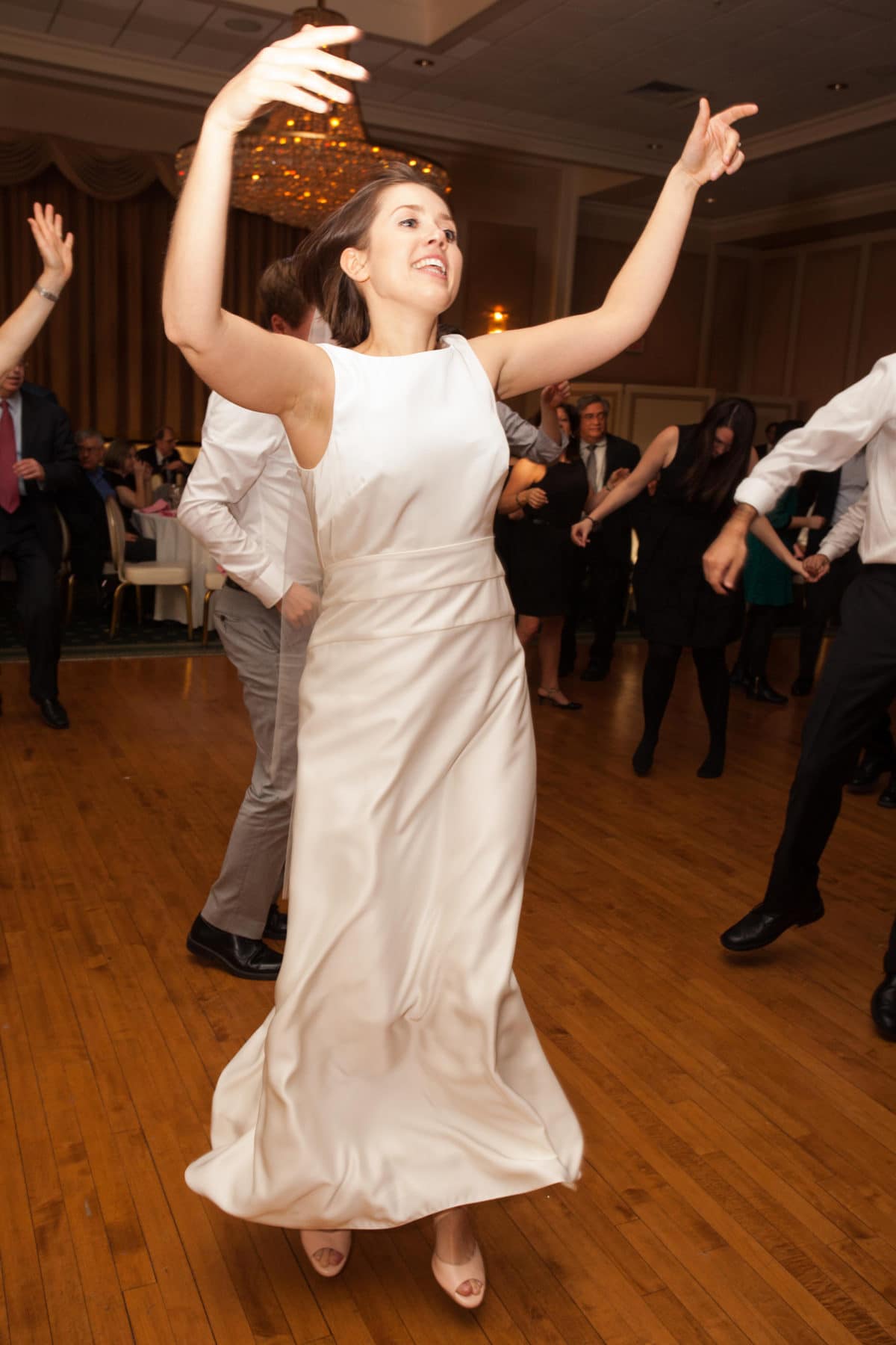 Beth-El-New-Rochelle-New-York-Wedding-Consevative-Bride-Dance